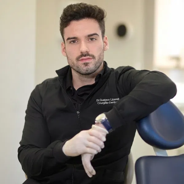 Doutor Gustavo Lizarelli dentista especialista em estética dental em Ribeirão Preto